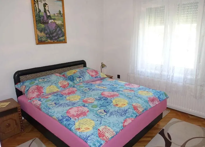 In - Balaton 19827 בית נופש שיופוק